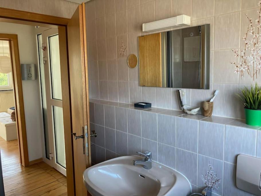 Sonnige Etagen-Wohnung, Alleinige Nutzung, Wasserbett Neunkirchen  Luaran gambar